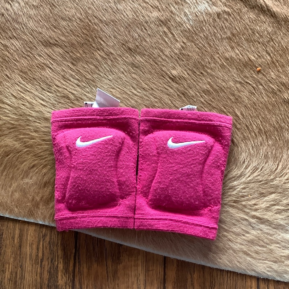 Women’s XS Nike pink volleyball knee pads